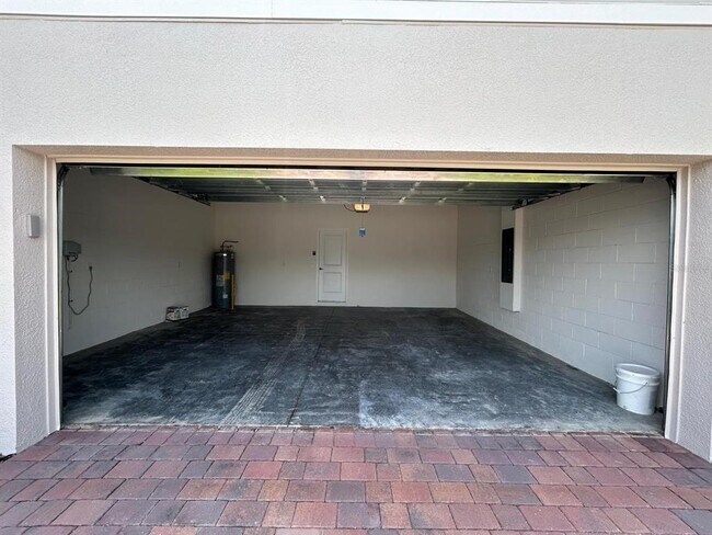 Building Photo - 631 Becklow St