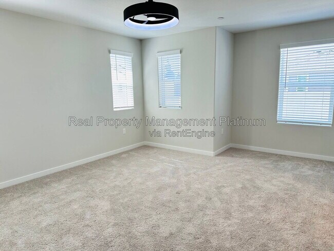 Building Photo - 616 Ophelia Ave