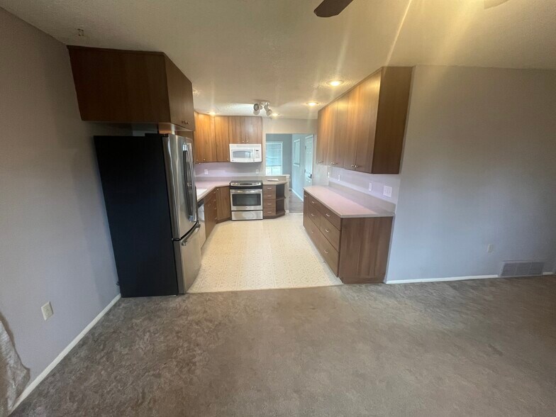 Kitchen - 303 E Gallatin Ave