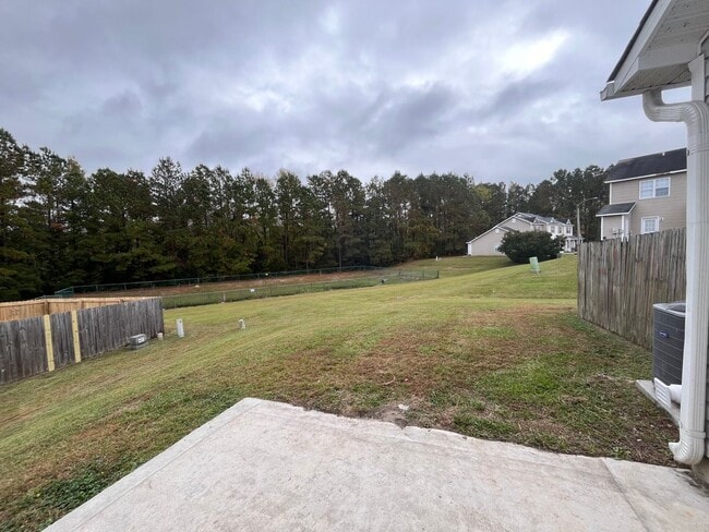 Building Photo - Adorable!