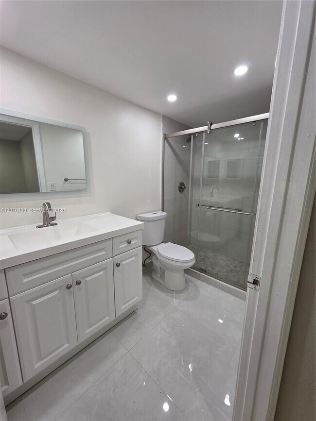 Building Photo - 10765 SW 108th Ave