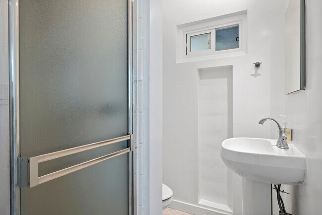Bathroom 3 - 4557 Don Milagro Dr