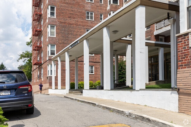 Building Photo - 601 Kappock St