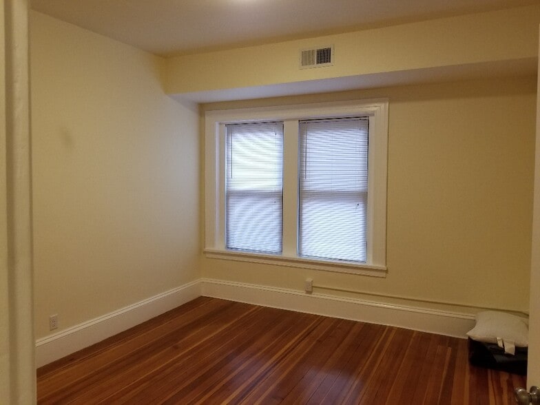 Building Photo - 1463 Beacon St