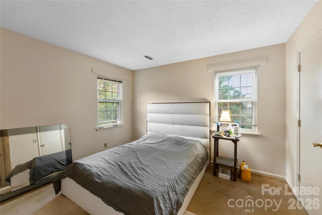 Building Photo - 10700 Blue Heron Dr