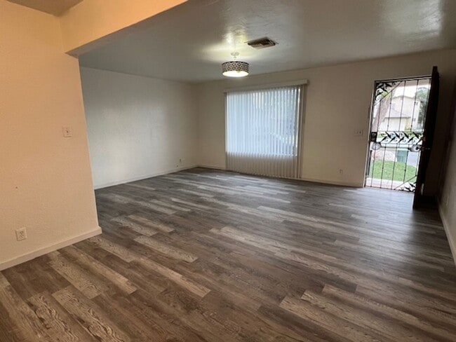 Building Photo - 2512 Edwards Ave