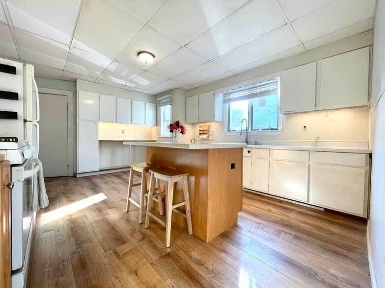 Kitchen - 42 Summer St