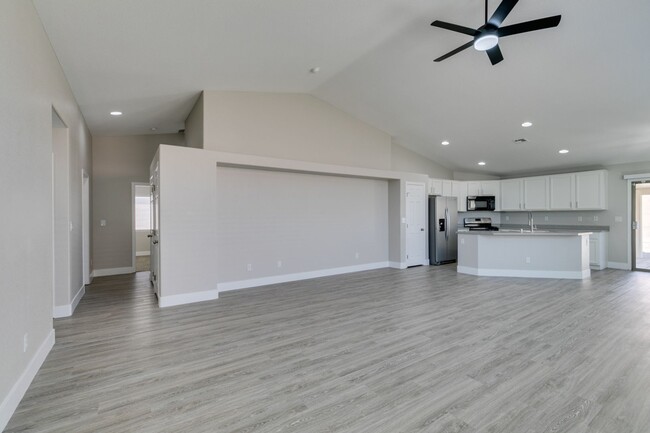 Building Photo - REMODELED 5 BEDROOM HOME IN NORTH LAS VEGAS