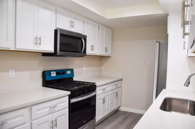 Building Photo - Olive (815) North