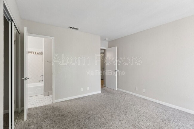 Building Photo - 3180 Country Club Dr