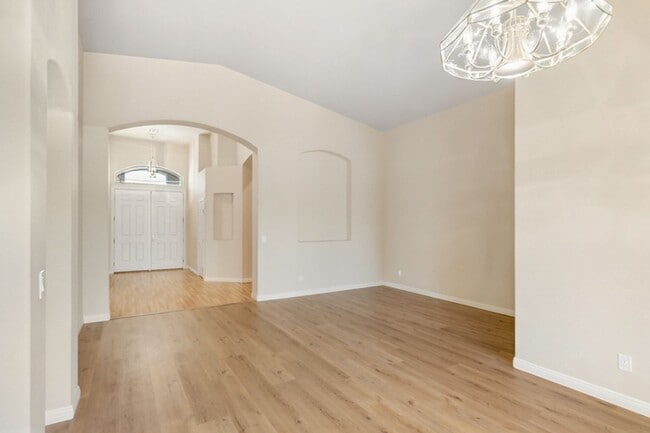 Building Photo - 4 Bed, Single Story Home, In Southwest Gat...