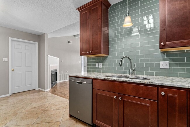 Building Photo - 5802 Park Valley Cir