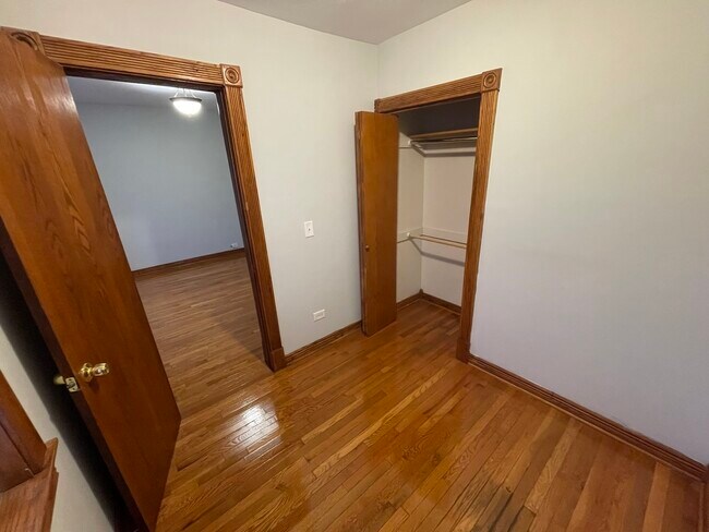 Building Photo - 3532 N Elston Ave