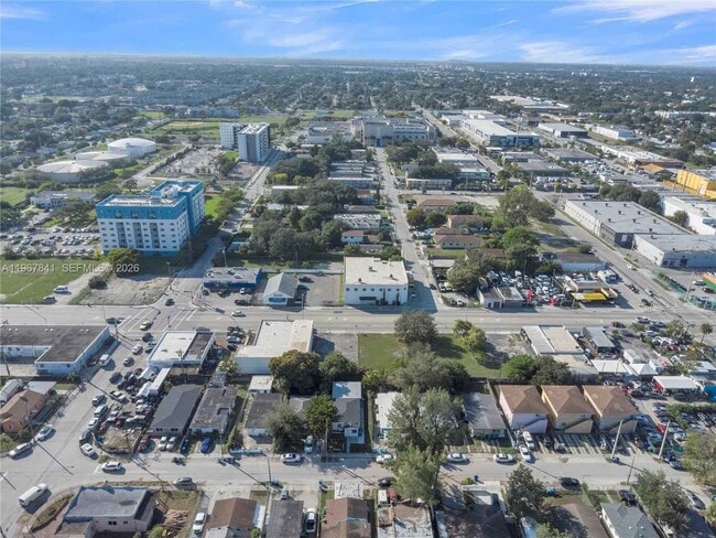 Building Photo - 6940 NW 6th Ct