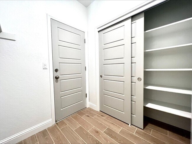 Building Photo - Beautiful 3-Bed, 2-Bath Lennar Home in Daf...