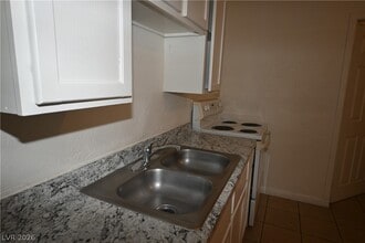 Building Photo - 1007 C St