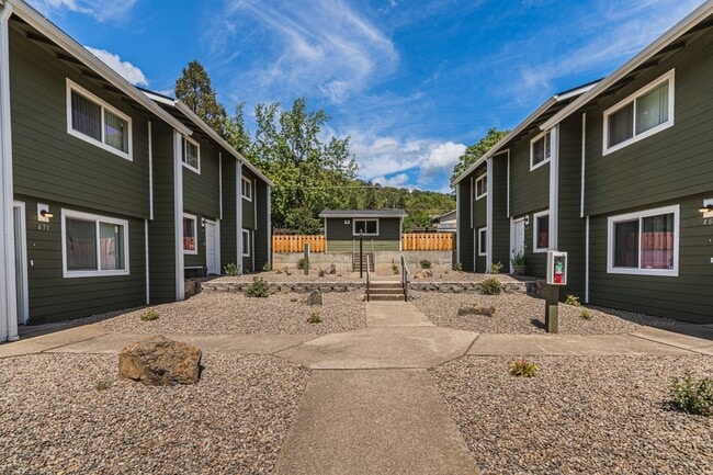 Primary Photo - 459 4th Ave