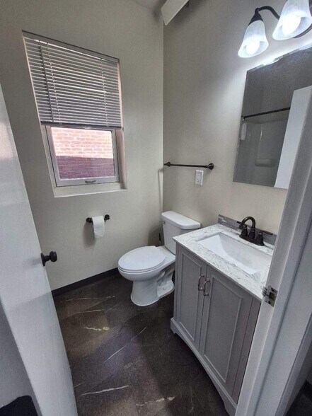 Building Photo - 301 N Riverfront Dr