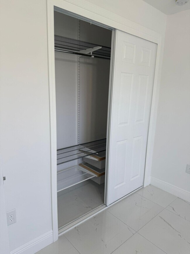 Building Photo - 4147 Success St