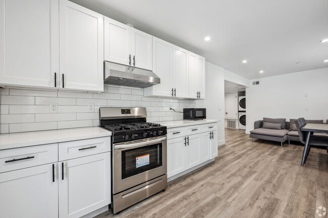 Building Photo - 3437 S Catalina St