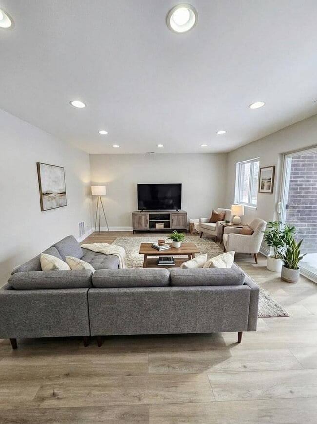 Building Photo - 1550 Sandpebble Dr