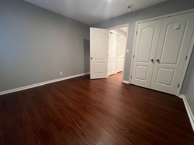 Building Photo - 4318 Belleview Ave