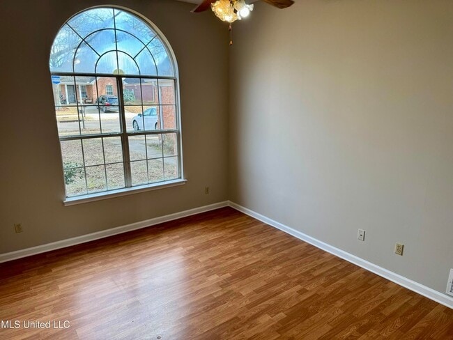 Building Photo - 8289 Clubview Dr