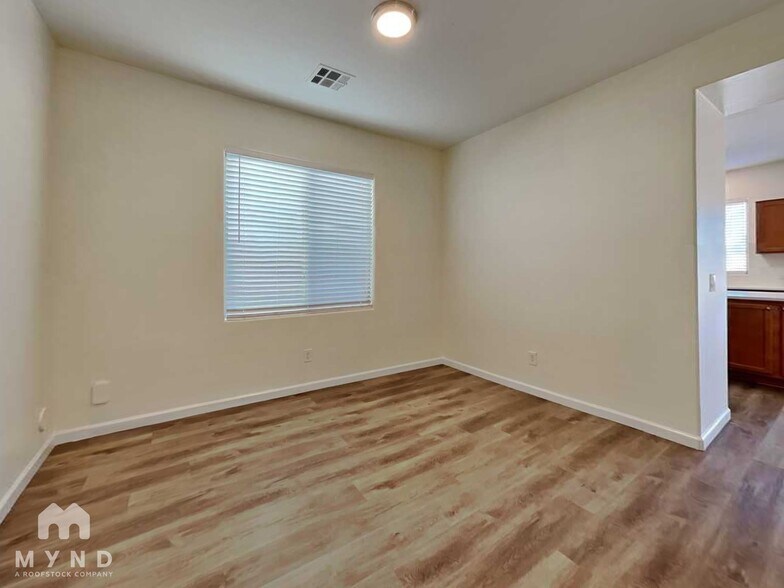 Building Photo - 1635 S Starling Dr