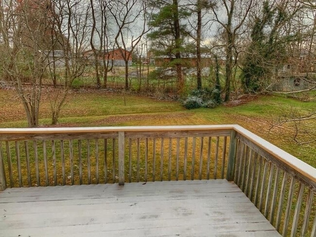 Building Photo - 3 Bedroom/2 Bath Split-Foyer Home Kingspor...