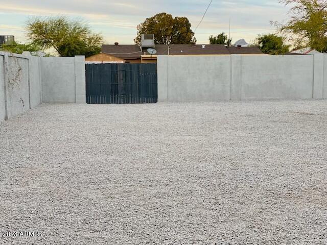 Building Photo - 2020 E Weldon Ave