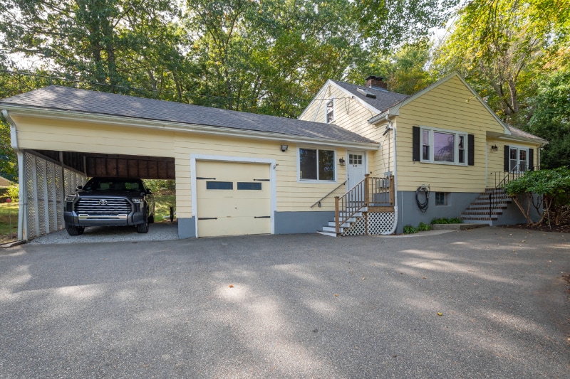 Building Photo - 215 Blue Hill Dr