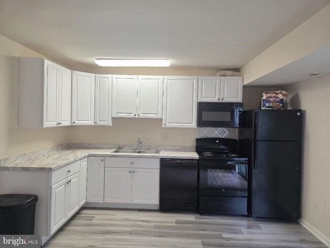 Building Photo - 5118 Cottonwood Ct
