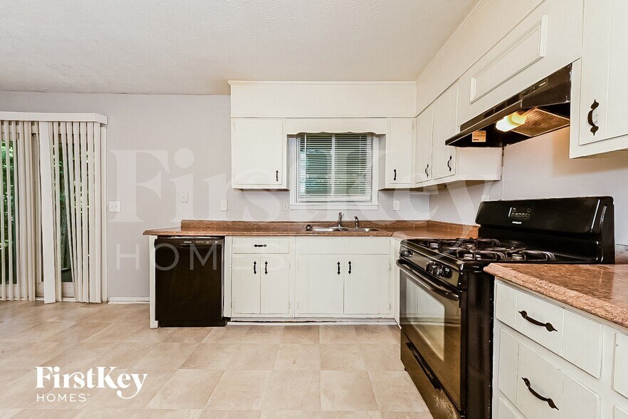 Building Photo - 5209 Flemish Ct