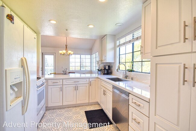 Building Photo - 16430 Avenida Venusto