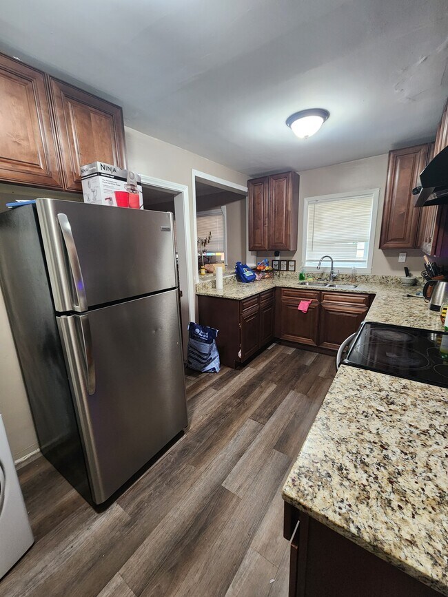 Building Photo - 2957 Monterey Dr