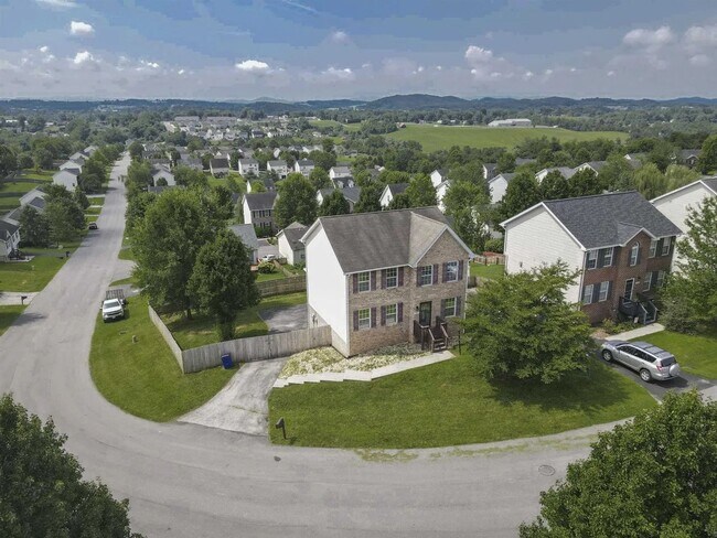 Building Photo - 1075 New Village Dr NW