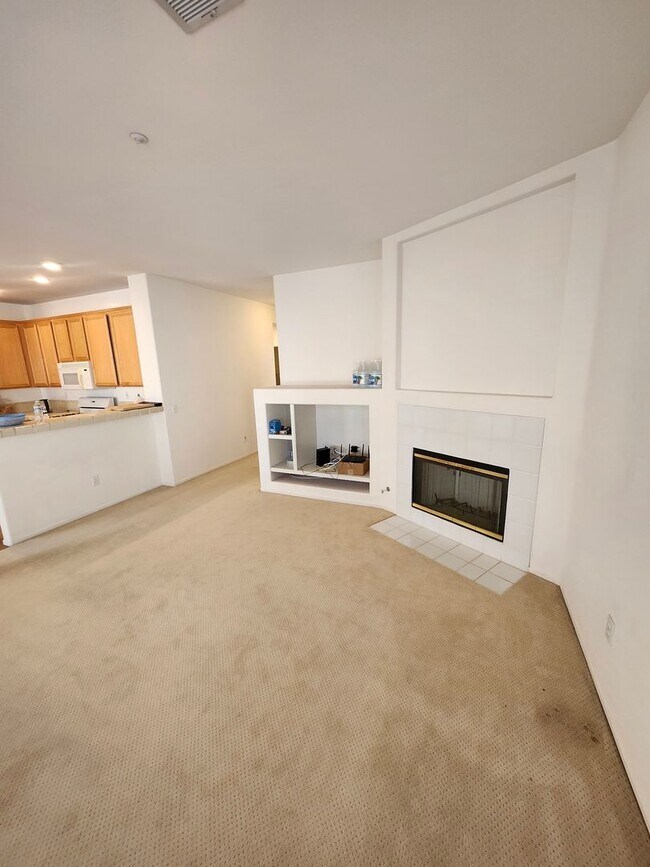 Building Photo - Beautiful two-story in Hunter's Ridge