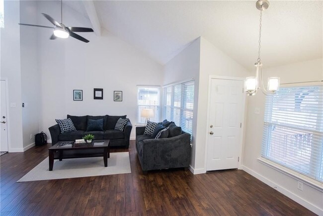 Building Photo - Boxwood Drive