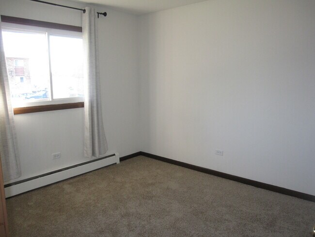 Building Photo - 1300 Getzelman Dr