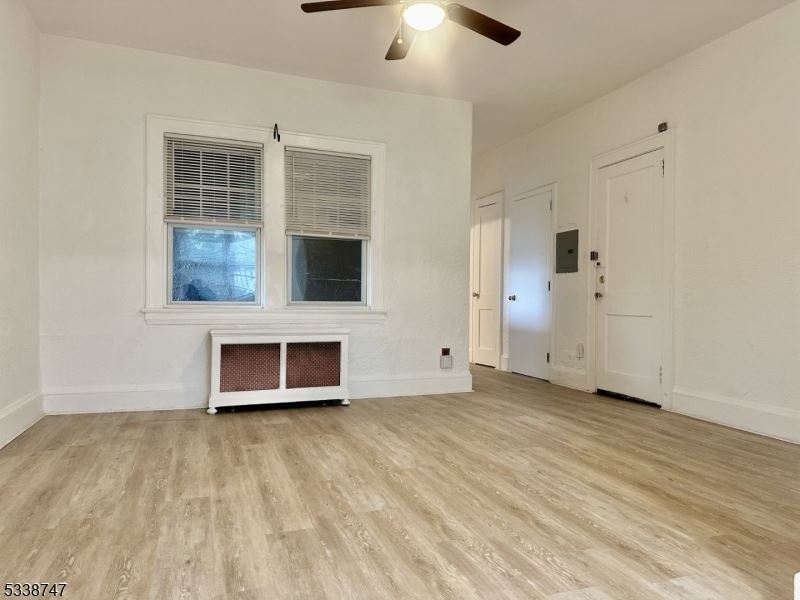 living room - 69 W Mount Pleasant Ave