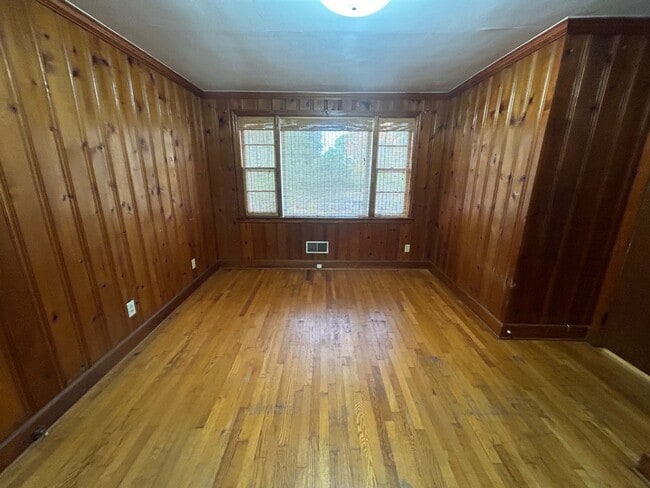 Building Photo - 4534 Oakwood Dr