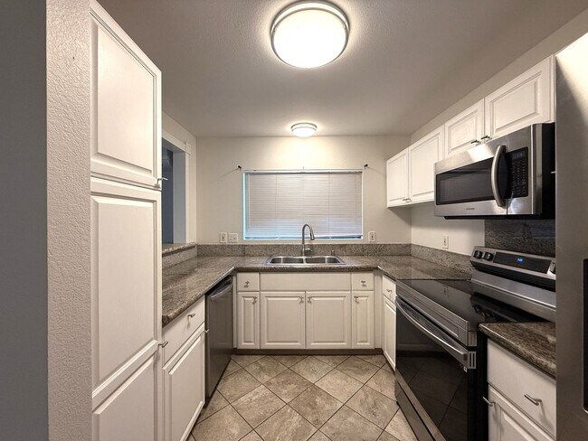 Building Photo - MALANAI IN KAPOLEI - 3 BDRM/2.5 BATH/ENCLOSED GARAGE