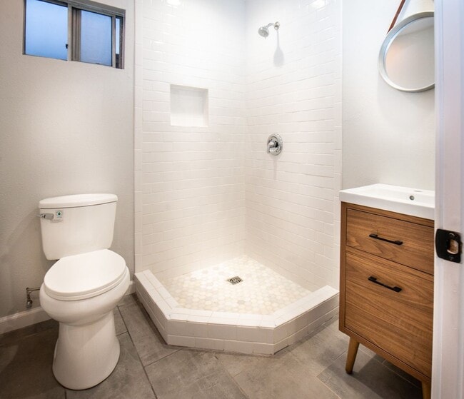 Building Photo - Fully Remodeled Townhouse in Gated Gardena...