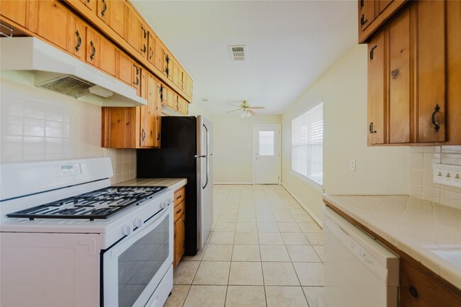 Building Photo - 5210 De Lange Ln