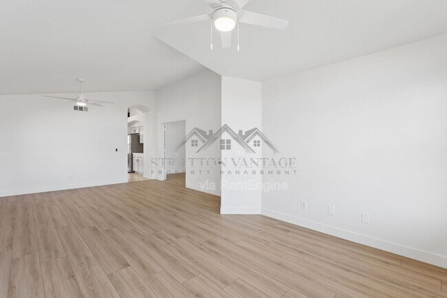 Building Photo - 9841 W Tonopah Dr