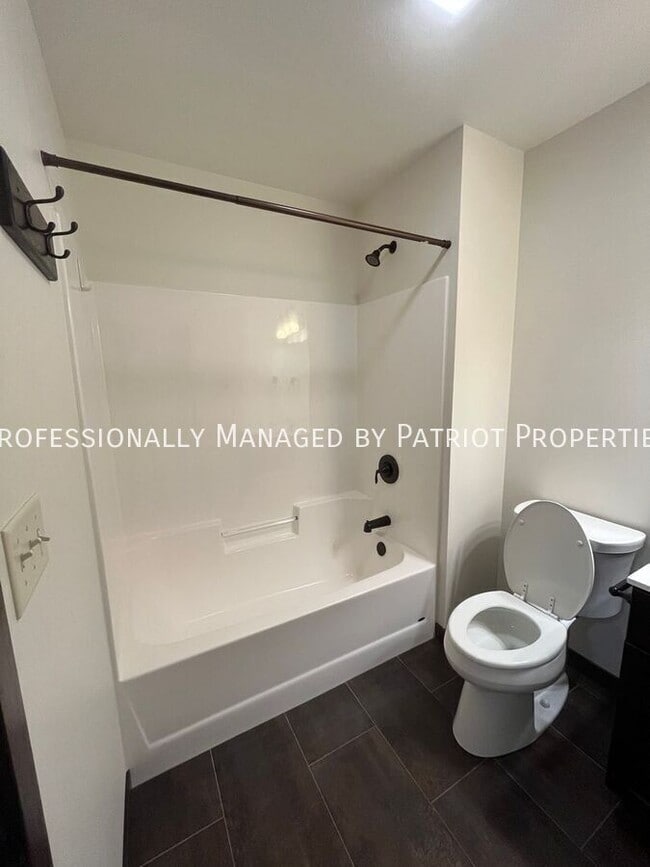 Building Photo - 245 Alyssa St