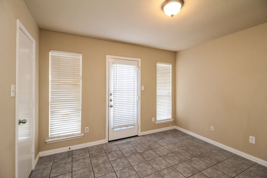 Building Photo - 2092 Paint Pony Ln