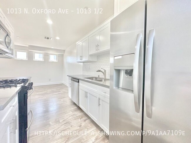 Building Photo - Beautiful new modern 3 story townhome 3 Be...