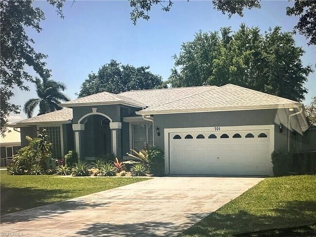 Building Photo - 701 Meyer Dr