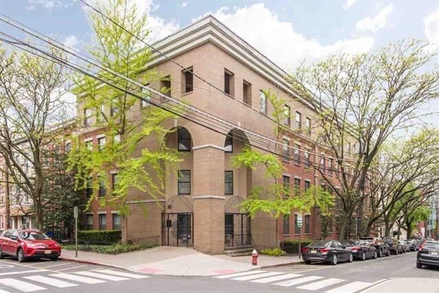 Building Photo - 151 2nd St
